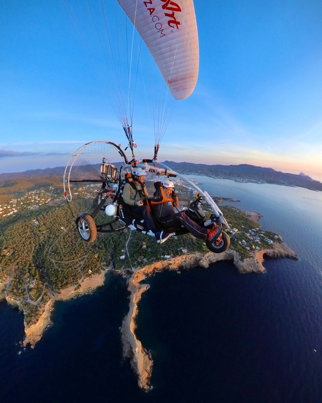 volar en paramotor en ibiza, vuelos en parapente ibiza